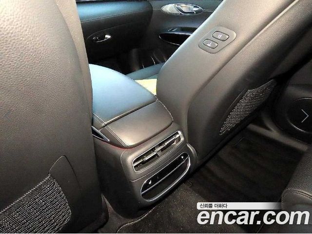 Genesis GV70 2022 — photo 16
