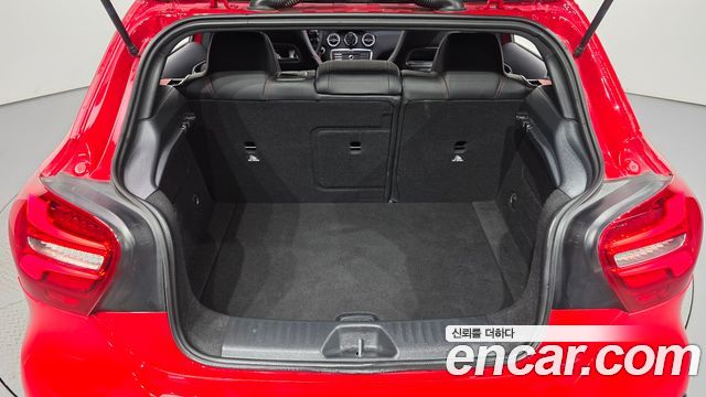 Mercedes-Benz A-Class 2017 — photo 16