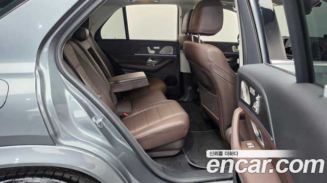 Mercedes-Benz GLE-Class 2022 — photo 17