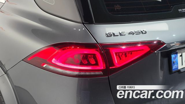Mercedes-Benz GLE-Class 2022 — photo 9