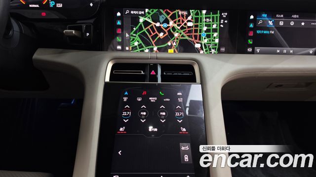 Porsche Taycan 2022 — photo 19