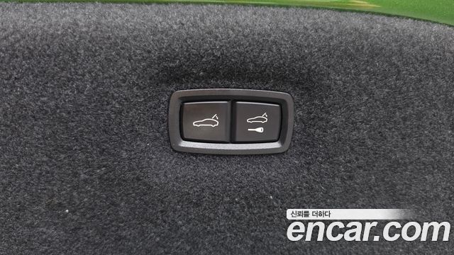 Porsche Taycan 2022 — photo 25