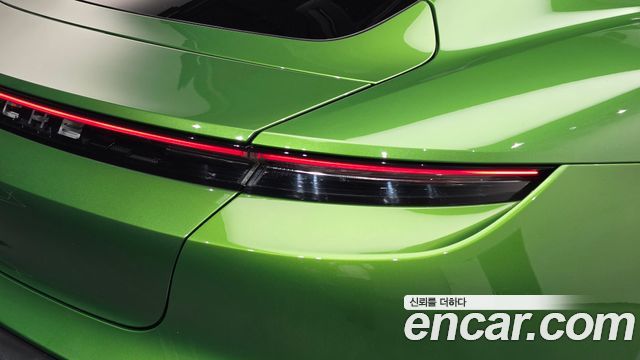 Porsche Taycan 2022 — photo 9