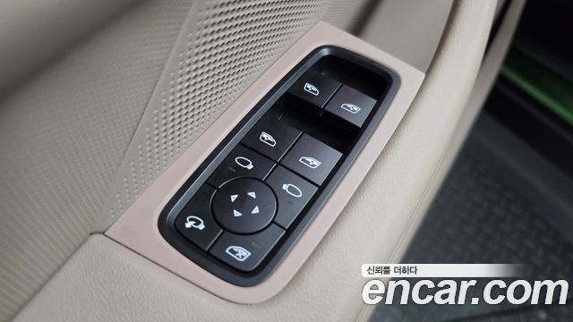Porsche Taycan 2022 — photo 32