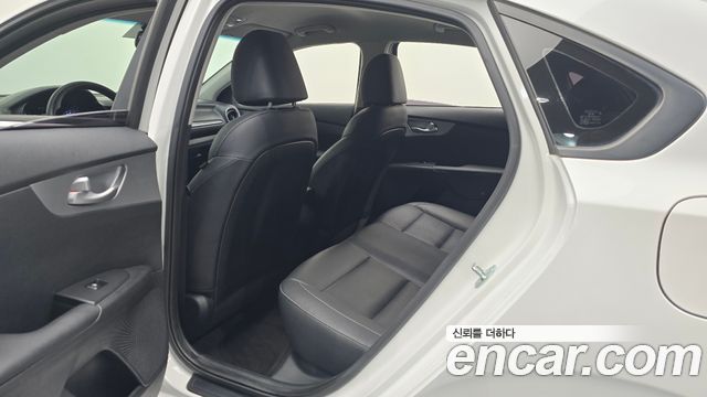 Kia K3 2023 — photo 11
