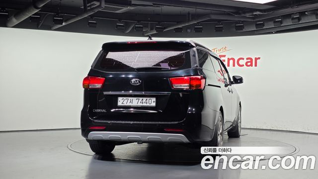 Kia Canival 2015 — photo 4