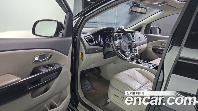 Kia Canival 2015 — photo 10