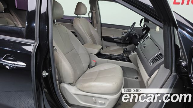 Kia Canival 2015 — photo 11
