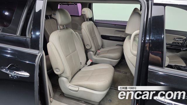 Kia Canival 2015 — photo 12
