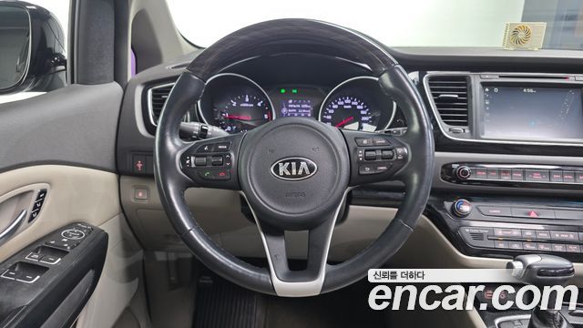 Kia Canival 2015 — photo 13