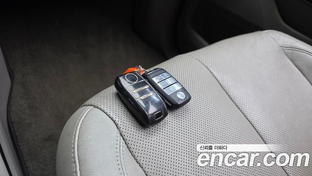 Kia Canival 2015 — photo 17