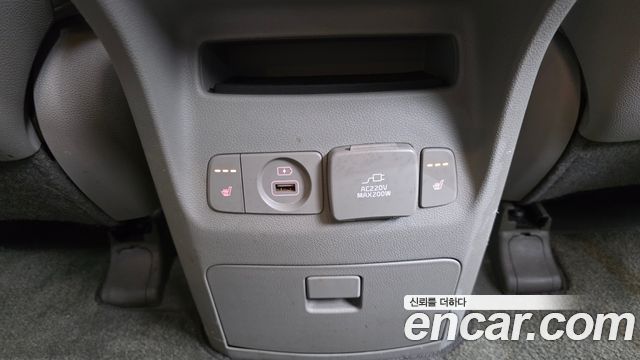 Kia Canival 2015 — photo 19