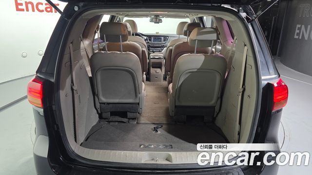 Kia Canival 2015 — photo 20