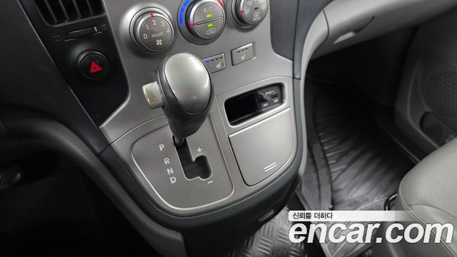 Hyundai Starex 2016 — photo 12
