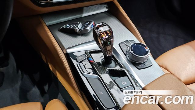 BMW 5-Series 2017 — photo 9