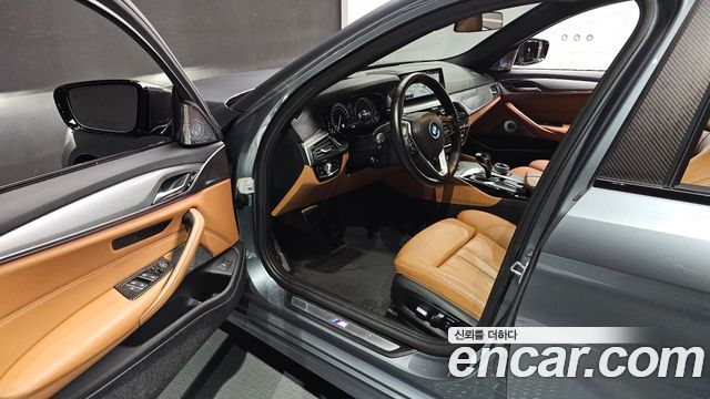 BMW 5-Series 2017 — photo 10