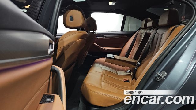 BMW 5-Series 2017 — photo 11