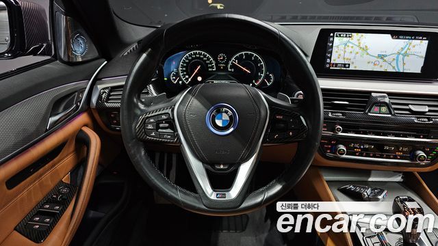 BMW 5-Series 2017 — photo 12