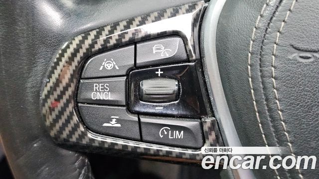 BMW 5-Series 2017 — photo 19