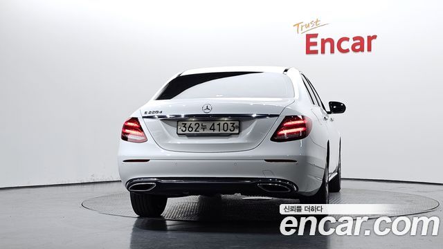 Mercedes-Benz E-Class 2020 — photo 4