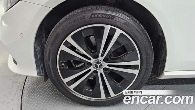 Mercedes-Benz E-Class 2020 — photo 5
