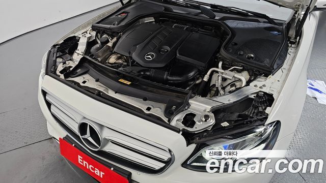 Mercedes-Benz E-Class 2020 — photo 6
