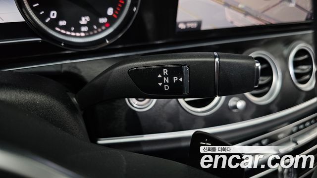 Mercedes-Benz E-Class 2020 — photo 12