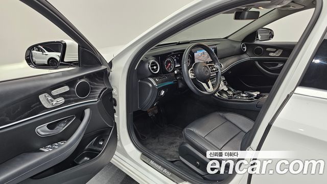 Mercedes-Benz E-Class 2020 — photo 13