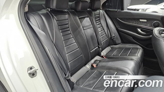 Mercedes-Benz E-Class 2020 — photo 17