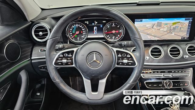 Mercedes-Benz E-Class 2020 — photo 19