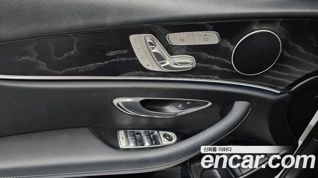 Mercedes-Benz E-Class 2020 — photo 20