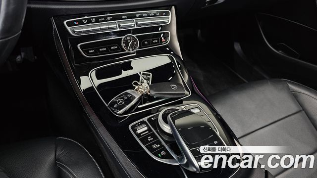 Mercedes-Benz E-Class 2020 — photo 26