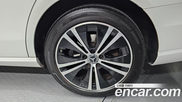 Mercedes-Benz E-Class 2020 — photo 7