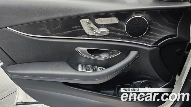 Mercedes-Benz E-Class 2020 — photo 14