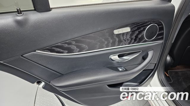 Mercedes-Benz E-Class 2020 — photo 15