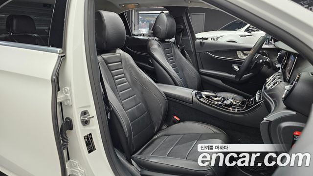 Mercedes-Benz E-Class 2020 — photo 16