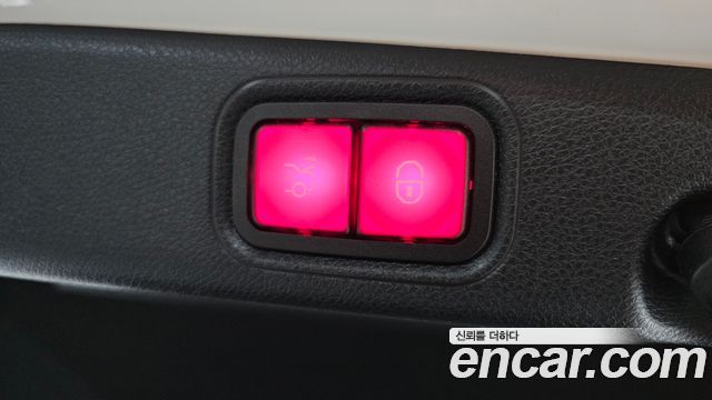 Mercedes-Benz E-Class 2020 — photo 28