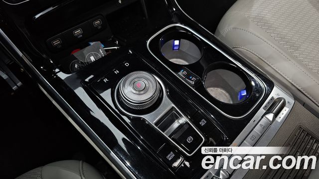 Kia Canival 2021 — photo 12