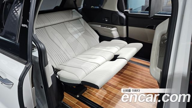 Kia Canival 2021 — photo 17