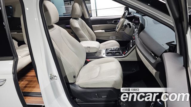 Kia Canival 2021 — photo 16