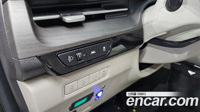 Kia Canival 2021 — photo 27