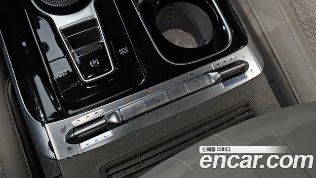 Kia Canival 2021 — photo 31
