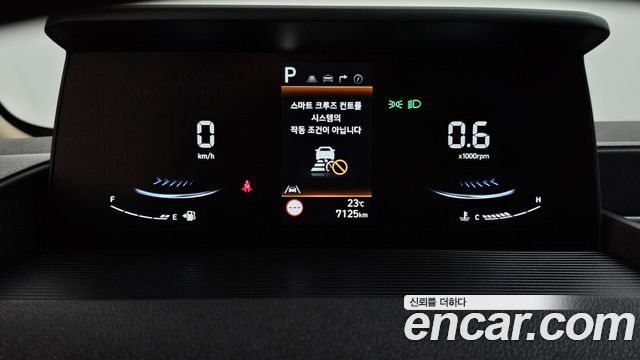 Hyundai Staria 2025 — photo 11