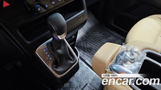 Hyundai Staria 2025 — photo 12