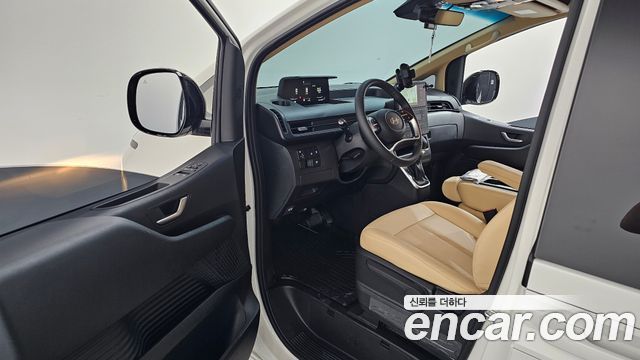 Hyundai Staria 2025 — photo 13