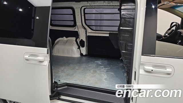 Hyundai Staria 2025 — photo 17