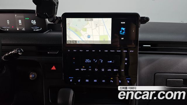 Hyundai Staria 2025 — photo 18