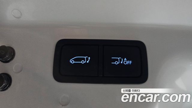 Hyundai Staria 2025 — photo 23