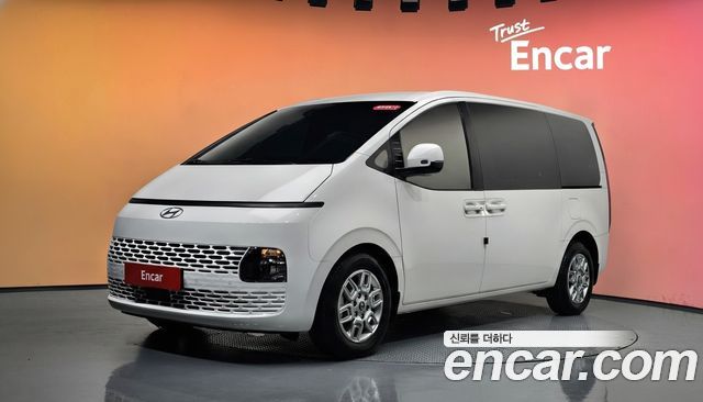 Hyundai Staria 2025 — photo 1