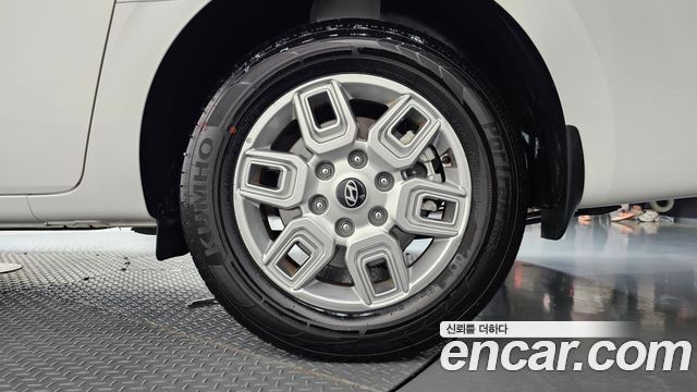 Hyundai Staria 2025 — photo 7